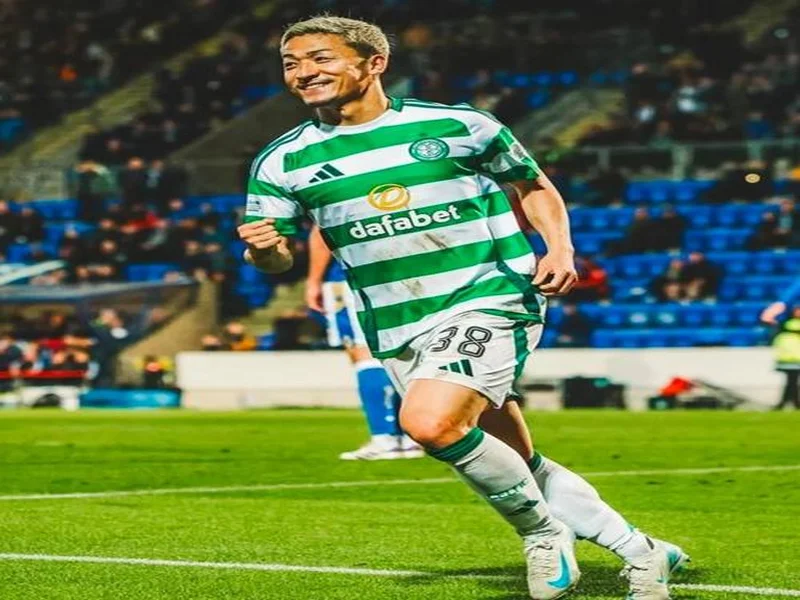 日本队全员集合备战麒麟挑战杯,前田大然“泡面头”抢眼