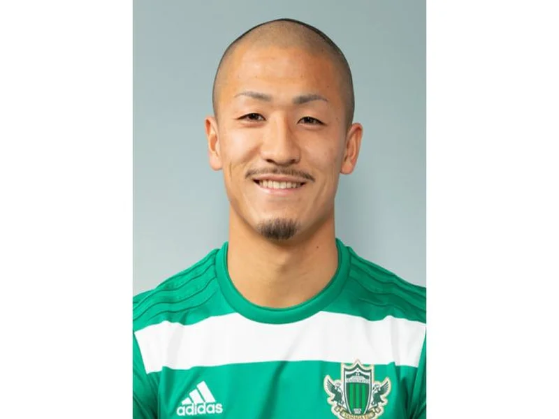 日本队全员集合备战麒麟挑战杯,前田大然“泡面头”抢眼