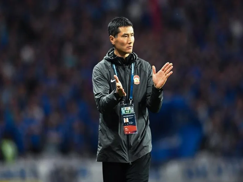 直播吧：邵佳一观摩熊猫杯考察球员，国足可能年底或明年初集中